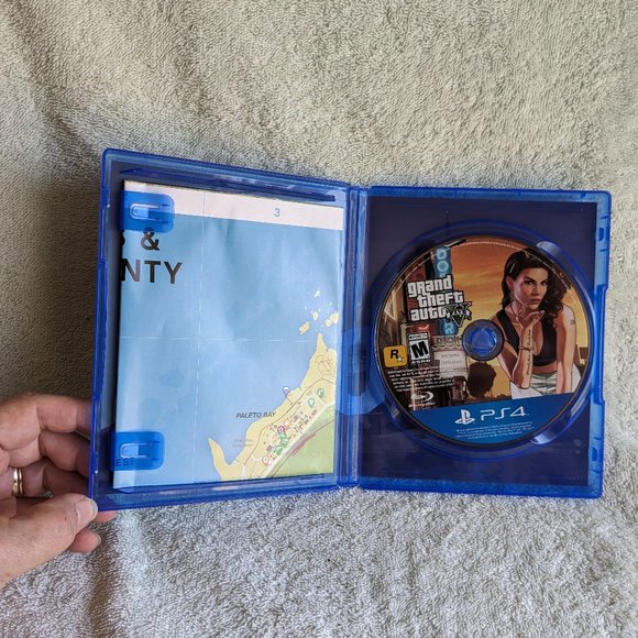 Grand Theft Auto V for Playstation 4 PS4 Premium Edition - Picture 4 of 4